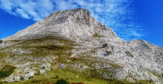 "Anboto magalean harriturik" ekimena