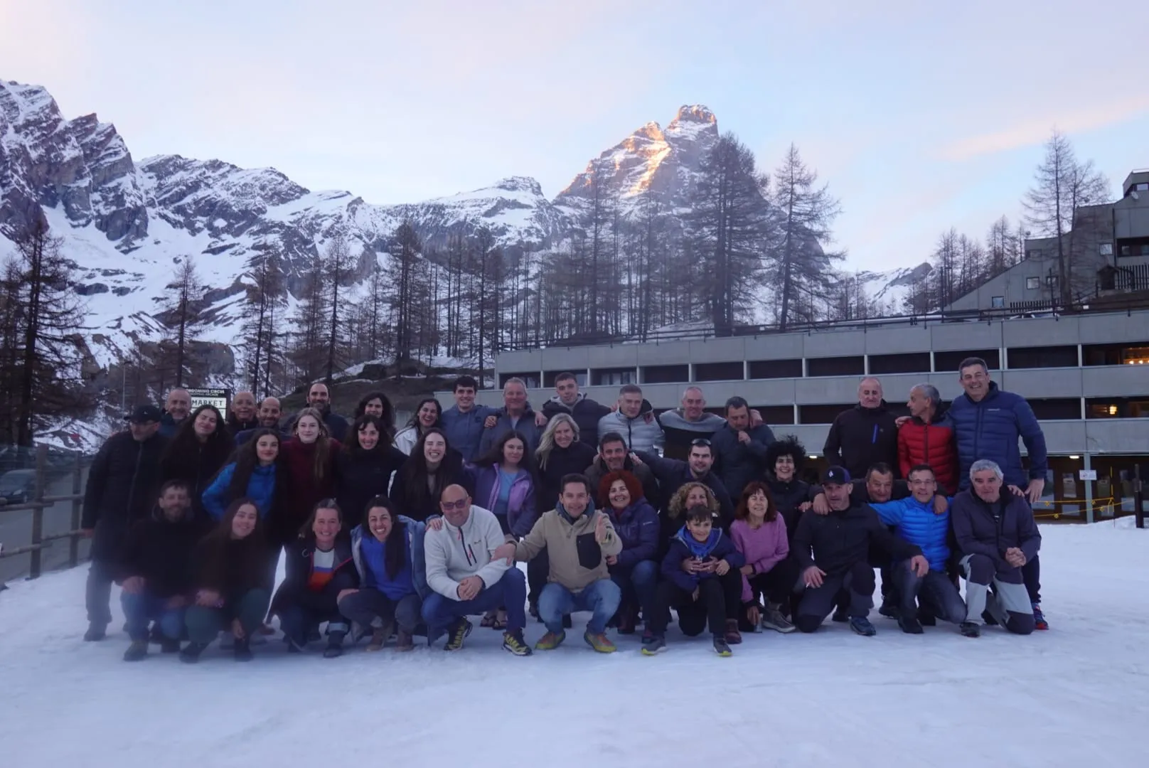 Cervino mendiaren magalean eskiatu dute 46 lagunek Besaide Mendizale Elkartearen eskutik